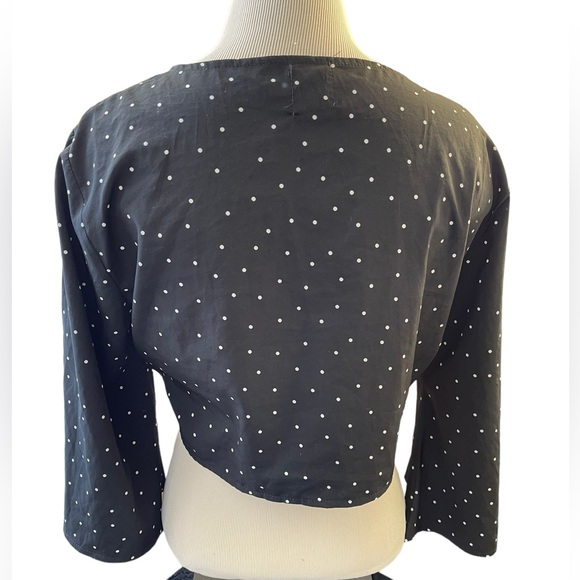 PRINCESS POLLY Black White Polka Dot Tie Front Crop Top Bell Sleeve Size 10 - Picture 4 of 8